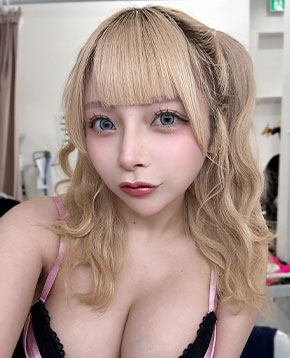 <span class="title">今夜、始まるよ！人気AV女優とリアルタイムでチャット！　女優の「鹿野あも」が生出演であなたとチャット!!　1月23日(金)21:00～開始だよ</span>